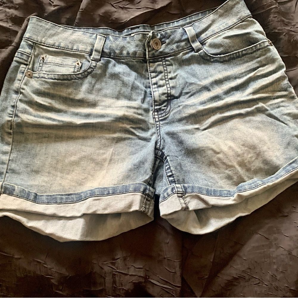 DKNY Jean shorts  - Picture 7 of 7
